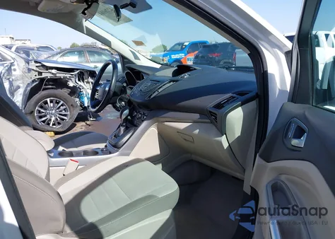 2015 Ford Escape z USA, uszkodzony, nr VIN 1FMTU0G90FUA81004